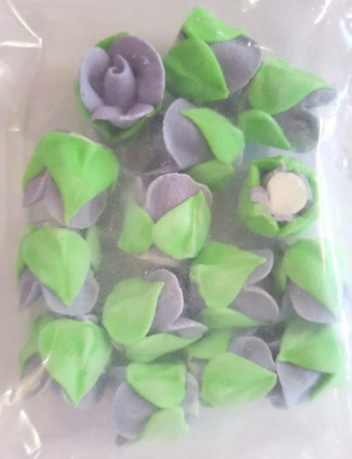 Icing Plum Frost Roses Buds 15mm, Pkt 15